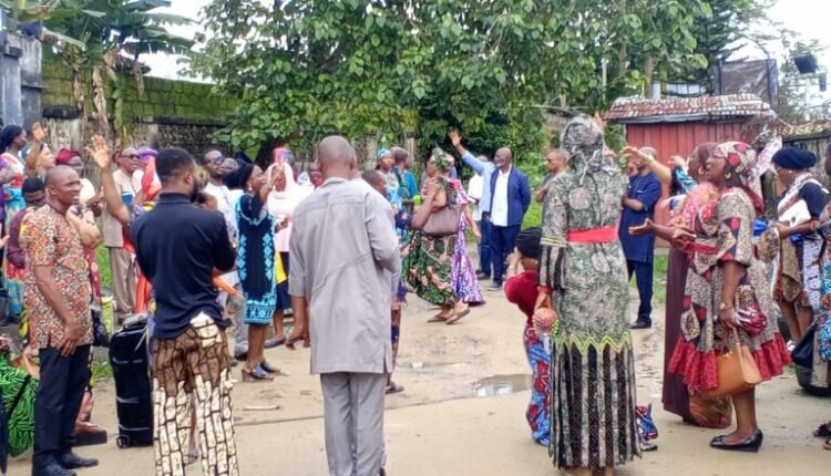 KiV…..DCO…UniCal VC defies court injunction, bars worshippers from chapel again