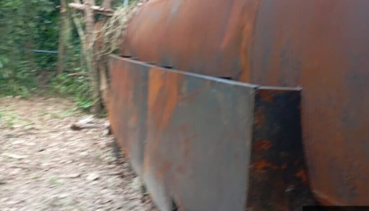 Navy uncovers illegal refining site, dismantles 3 storage tanks